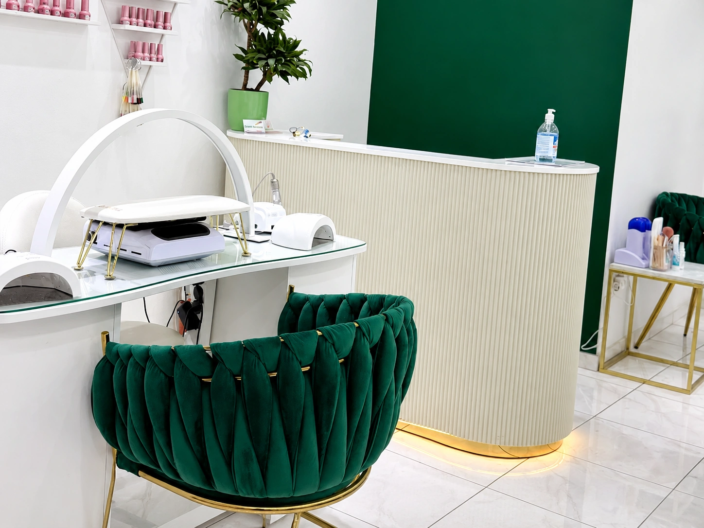 Θέση περιποίησης νυχιών στο Narin Nails